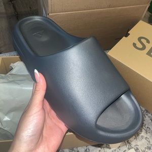 Yeezy Slides Mens 10